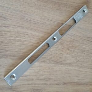 U Shape Latch & Deadbolt Keep- 20 x 6mm (Z97)