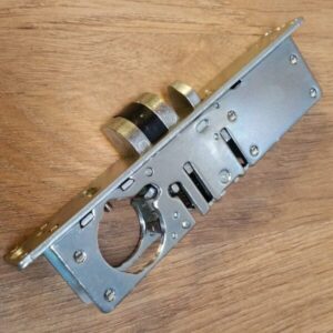 Deadlatch Round- Left Hand 31/32" (Z179)