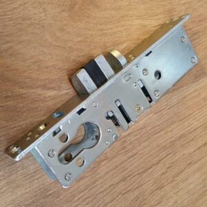 Deadlatch Euro-Right Hand 25mm (Z160a)