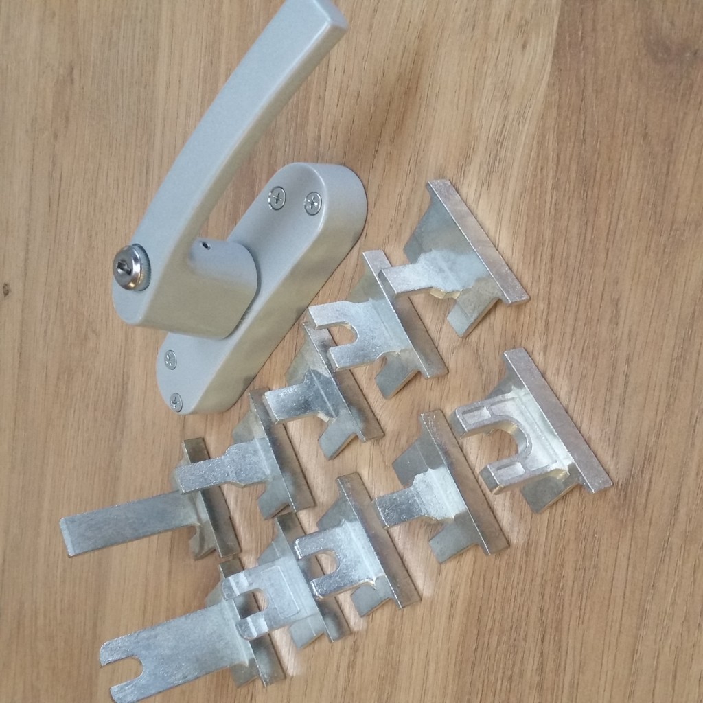 MULTI Handle Front Fix Staggered(inc 10 x interchangeable blades