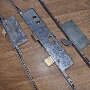 Cego - Latch,deadbolt , 2hook 2roller T525 B685 - Left Hand Twin Spindle(cesu11)