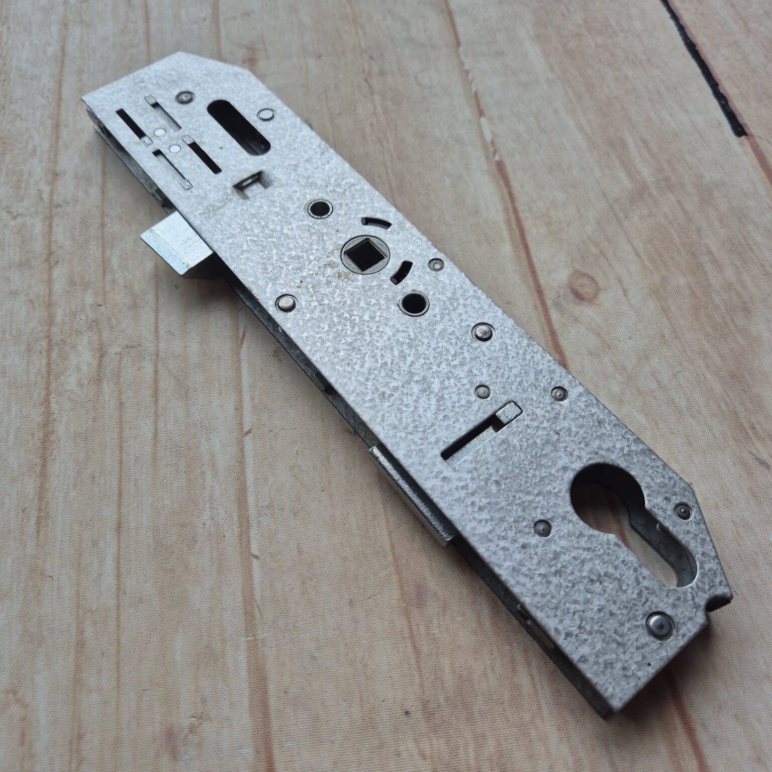 Liniar Gearbox Latch & Deadbolt Bs 35mm Centres 92mm(mlcl1) King